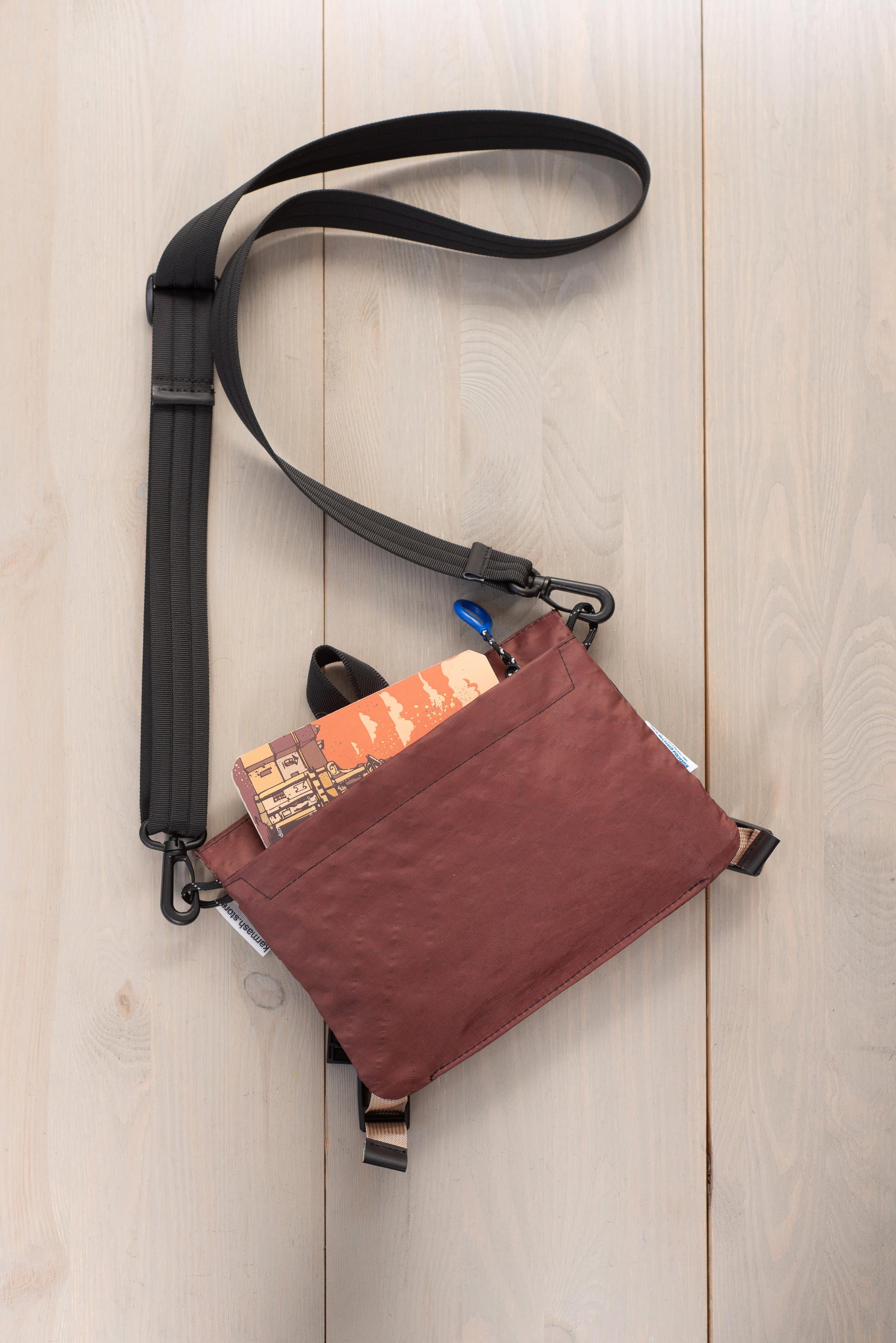 Sleek & Functional Crossbody Flat Bag