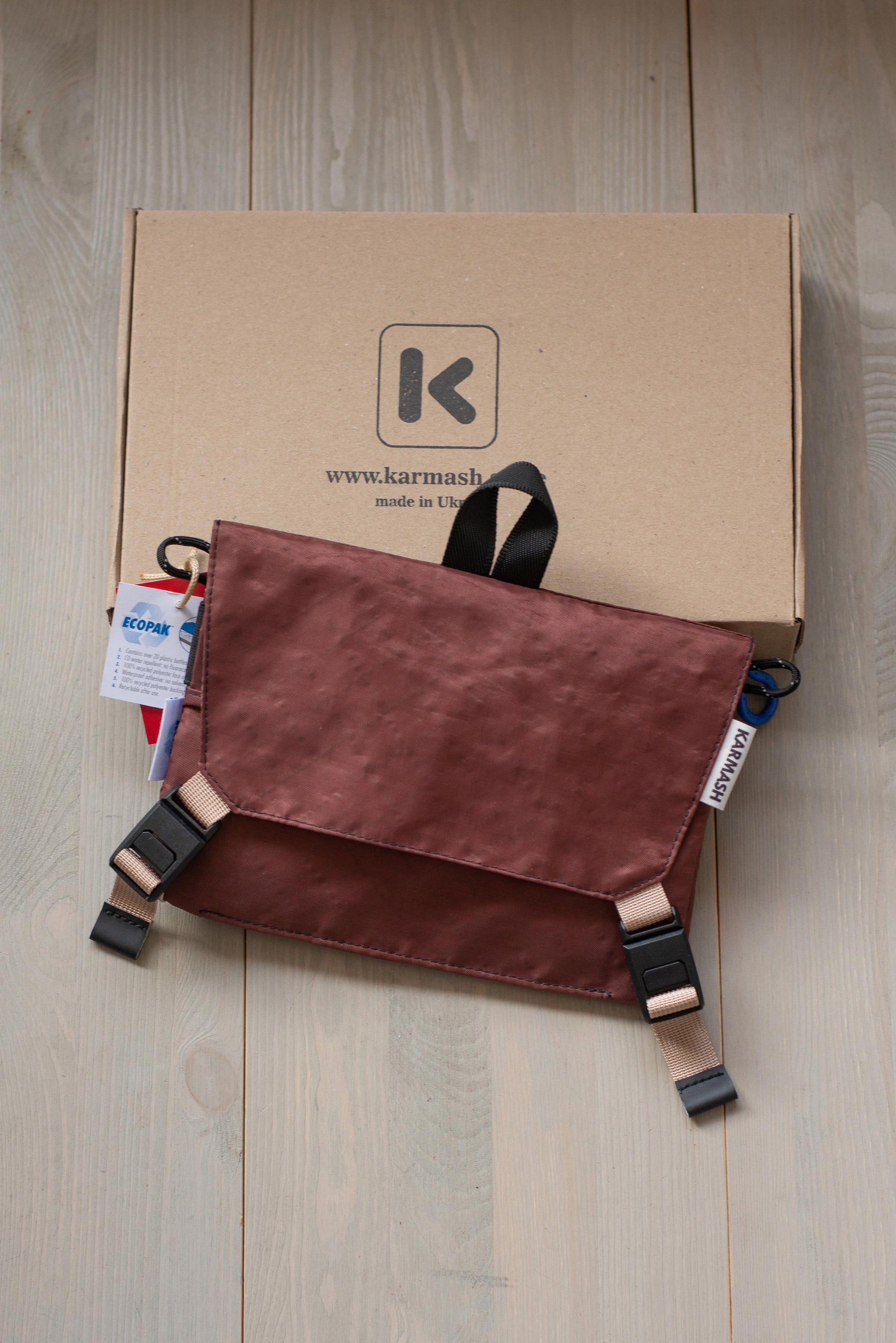 Sleek & Functional Crossbody Flat Bag