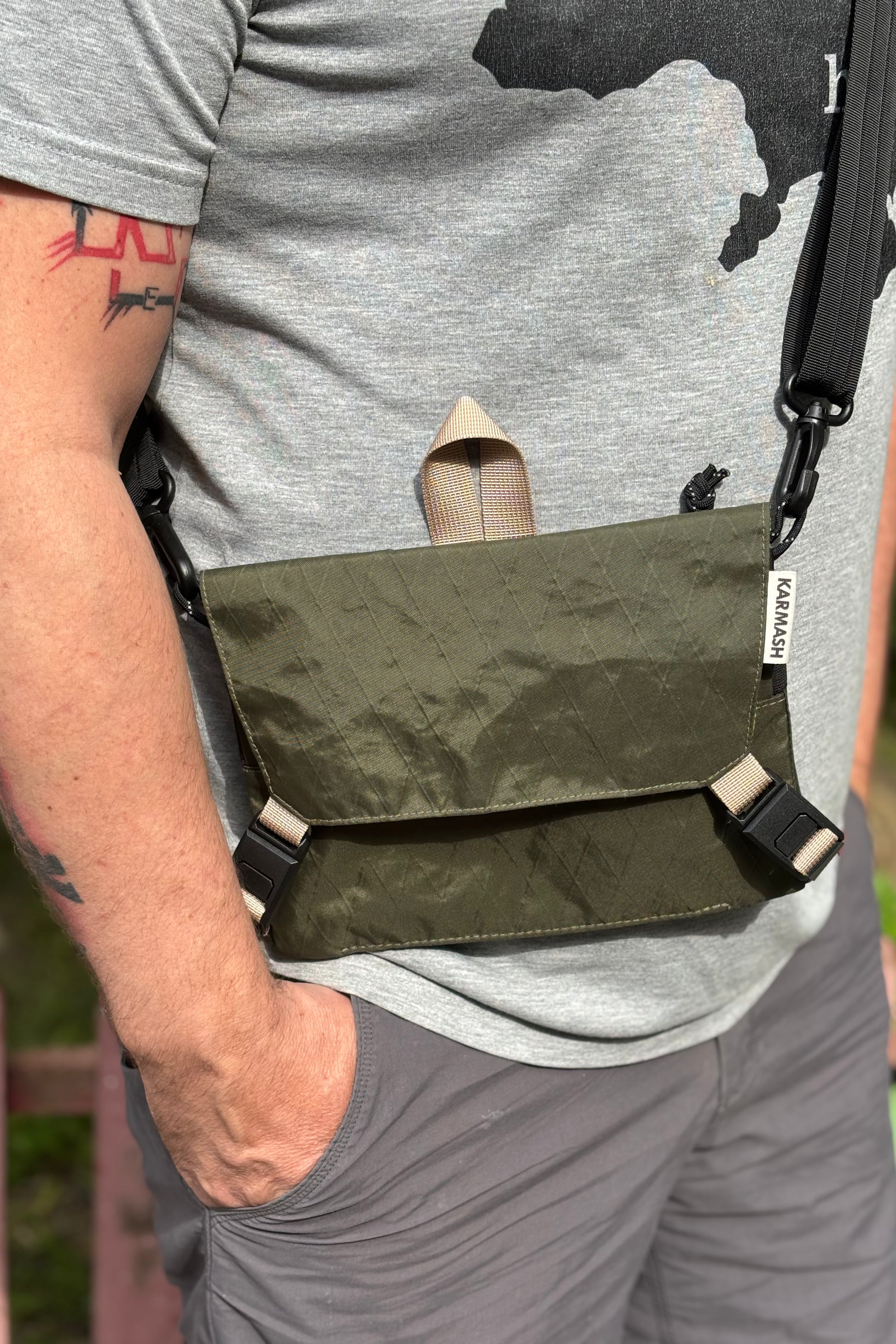 Sleek & Functional Crossbody Flat Bag