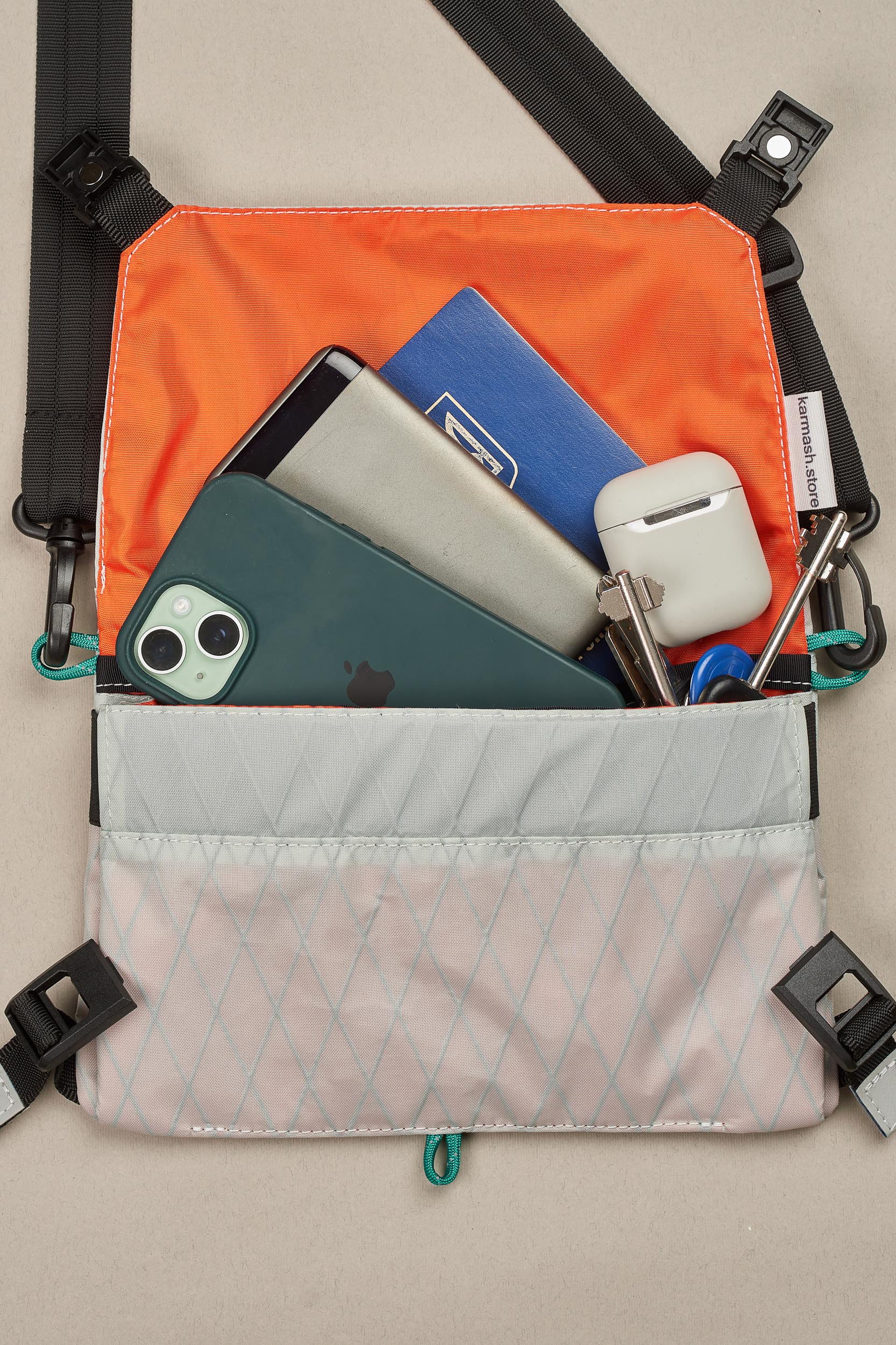 Sleek & Functional Crossbody Flat Bag