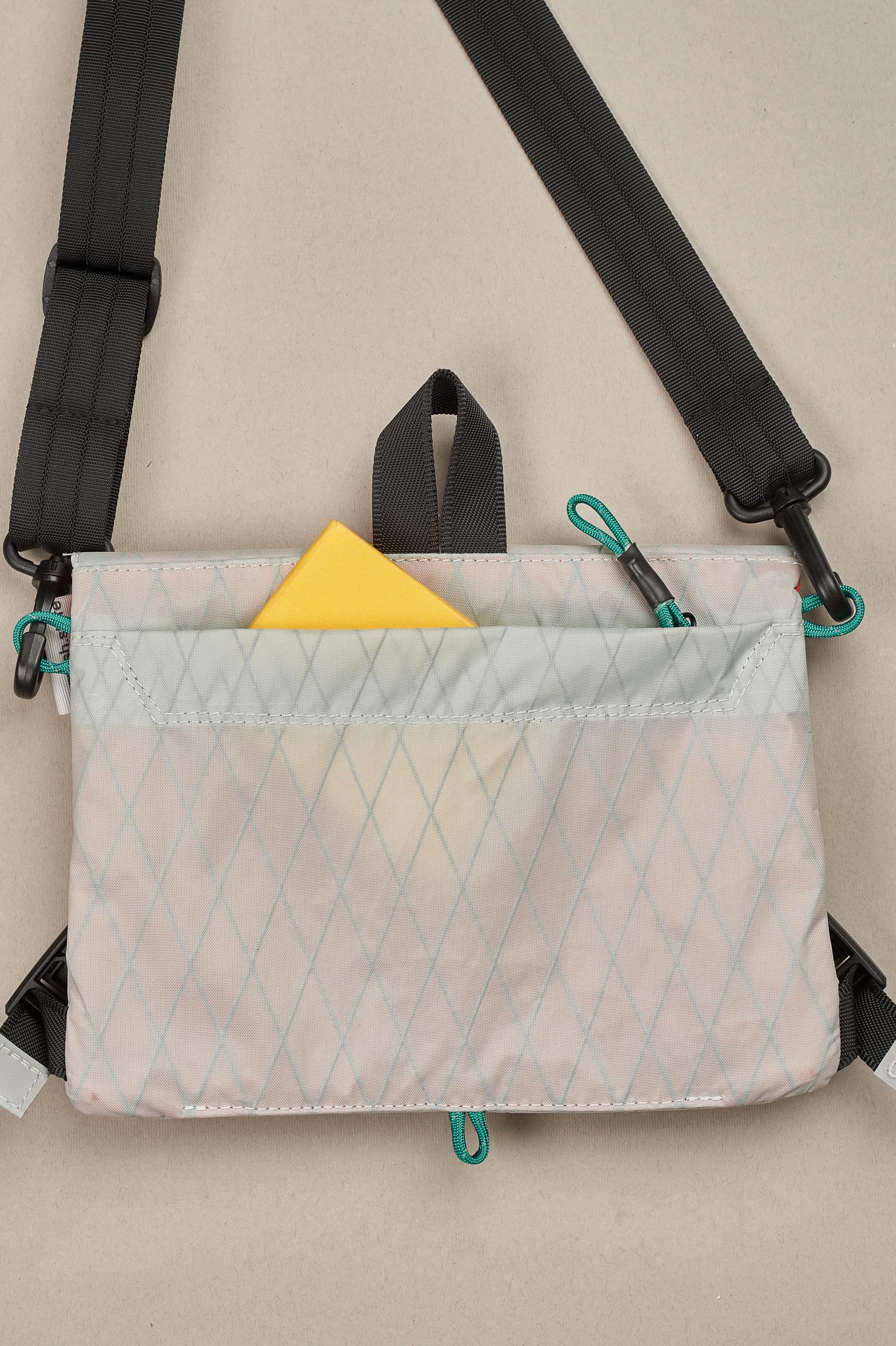 Sleek & Functional Crossbody Flat Bag