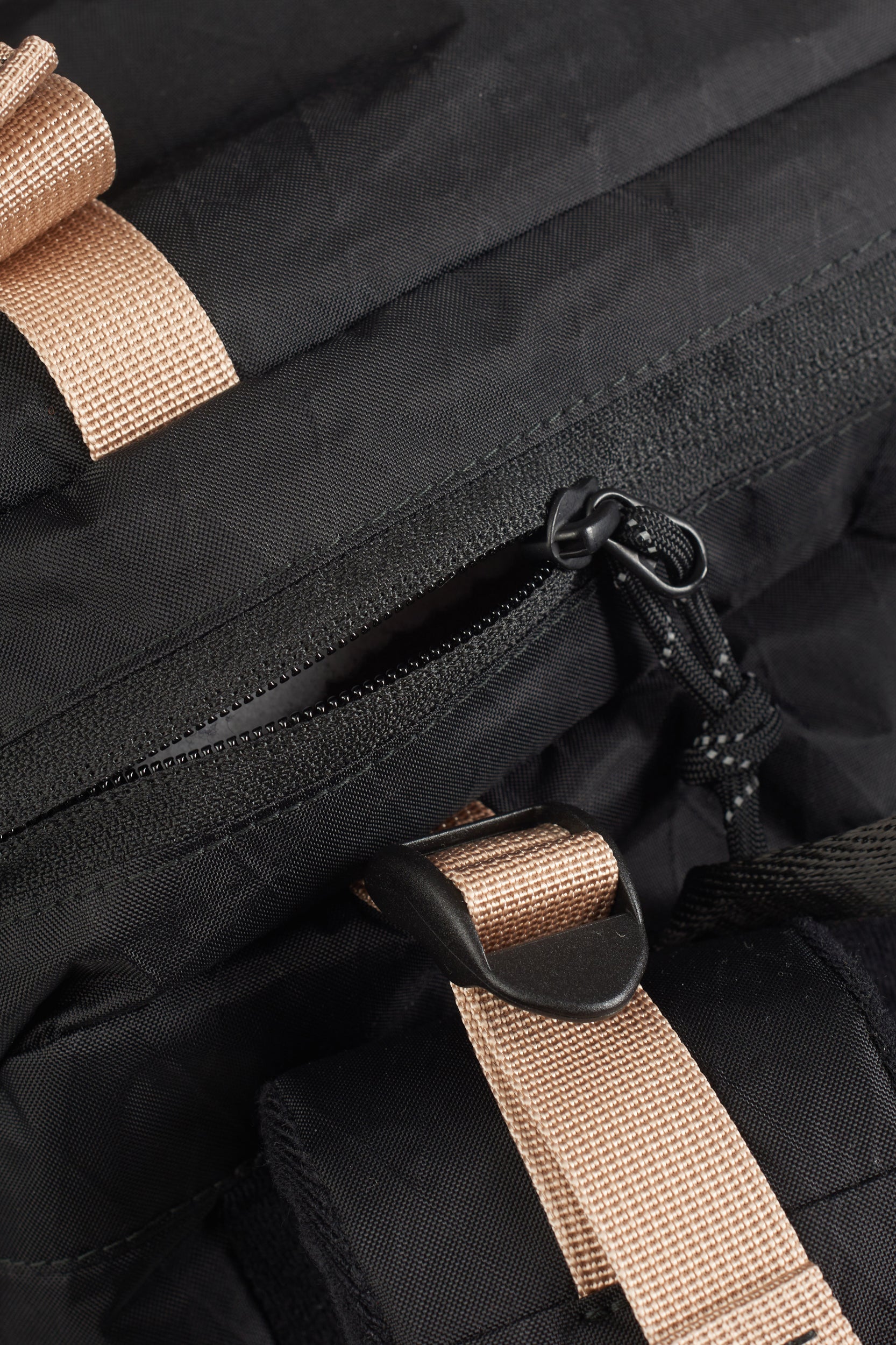 (black)